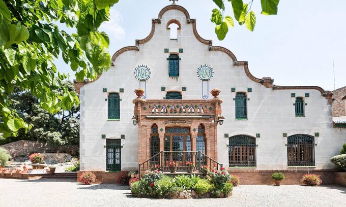 Castellar del Valles House | 650 m² House ∙ 6 bedrooms ∙ 16 guests