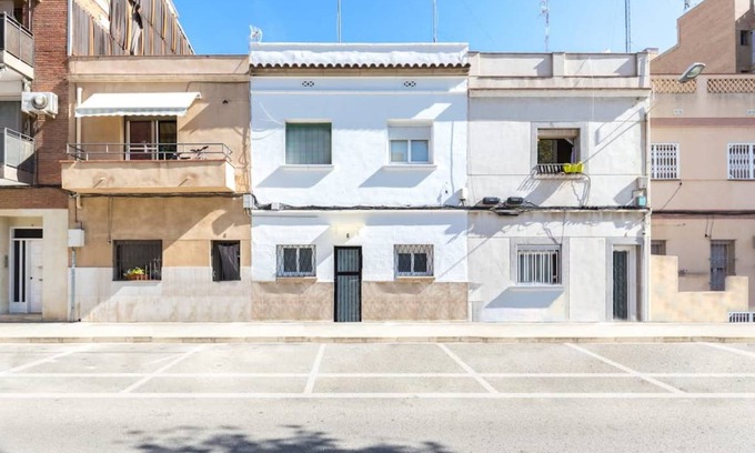Cornella de Llobregat Apartment | 88 m² Apartment ∙ 3 bedrooms ∙ 6 guests