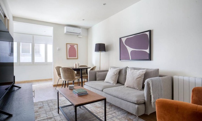 Sarria Apartment | 90 m² Apartment ∙ 2 bedrooms ∙ 3 guests