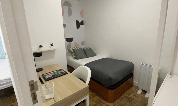 Sarria-Sant Gervasi Resort | 95 m² Private room ∙ 1 bedroom ∙ 1 guest