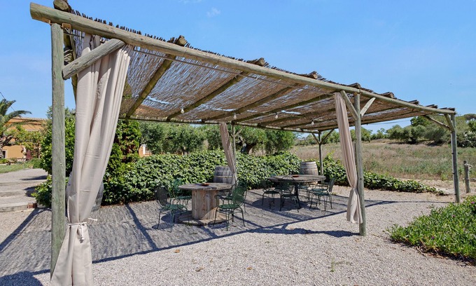San Martin Sarroca Apartment | Apartment 'Cal Tuyà De Dalt' with Shared Pool, Shared Terrace and Shared Garden