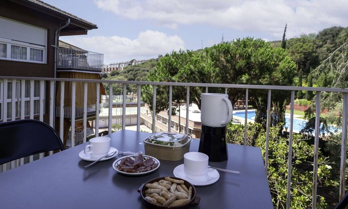 Sant Vicenc de Montalt Apartment | Cosy apartment for 5 guests with pool, TV, balcony and parking
