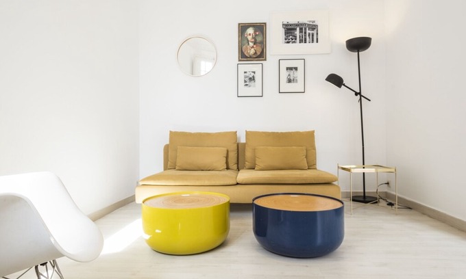 Sant Gervasi Apartment | Elegant and spacious 2 bedroom apartment in Barcelona with private balcony