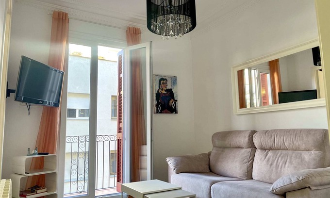 El Poble-sec Apartment | Elegantniy apartment for 5 people in Poble Sec