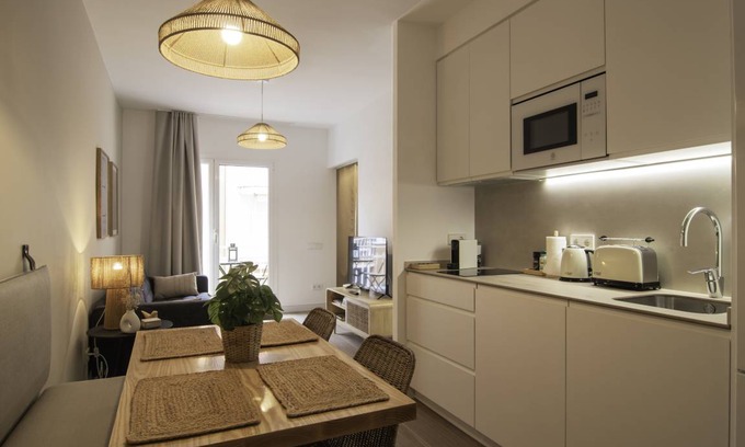 La Maternitat i Sant Ramon Apartment | 51 m² Apartment ∙ 2 bedrooms ∙ 4 guests