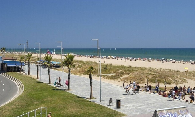 Castelldefels Condo | FAMILY DELUXE APARTMENT BEACH