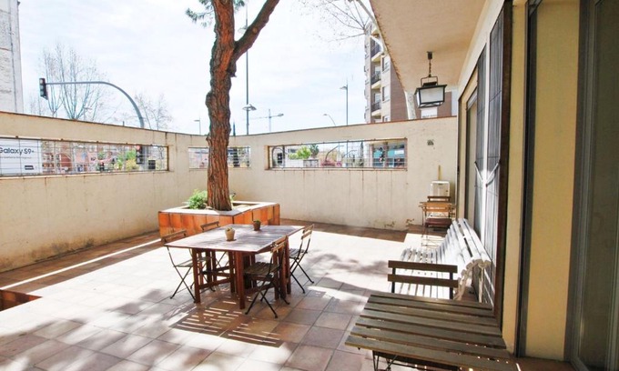 Badalona Apartment | La casa del Pi · La casa del Pi · House in the city, next to Barcelona and beach
