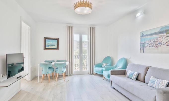 Sant Antoni Hostel | Large 4BR bright with balconies