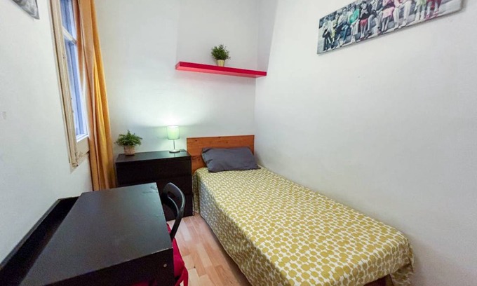 Sarria-Sant Gervasi Resort | Private room ∙ 1 bedroom ∙ 1 guest