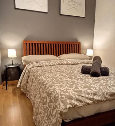Esquerra de l'Eixample House | Private doble & single rooms city center