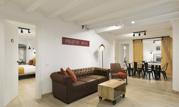 Gothic Quarter Apartment | Spacious and centrally located apartment next to Las Ramblas