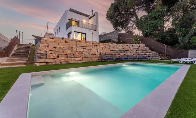 Agora Parc Ski Chalet | Swimming pool & BBQ | between Costa Brava & mountains