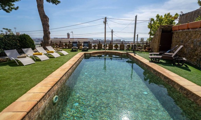 Santa Susanna Villa | Villa ∙ 5 bedrooms ∙ 12 guests