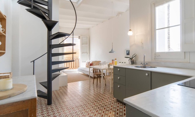 El Parc i la Llacuna del Poblenou Apartment | White Penthouse Apartment