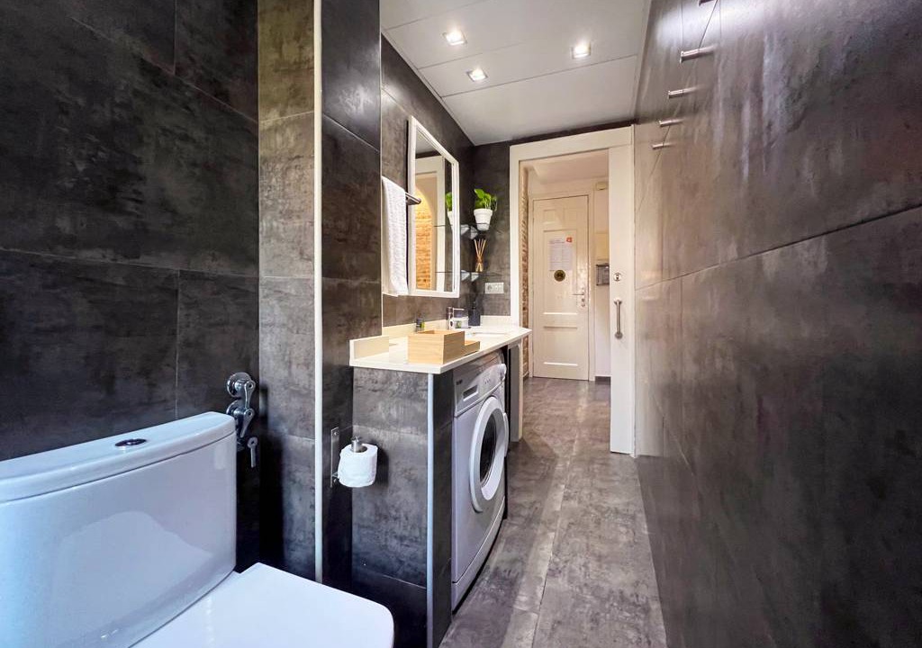 Photo of Bathroom in Sants