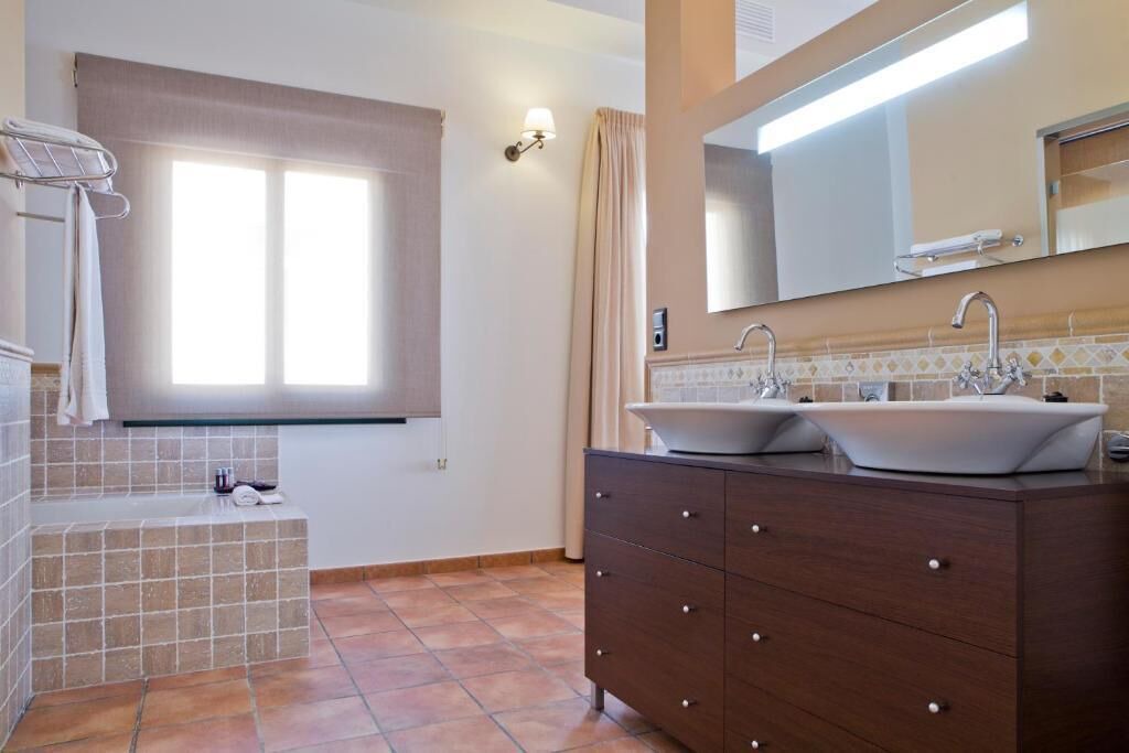Photo of Bathroom in Vallromanes