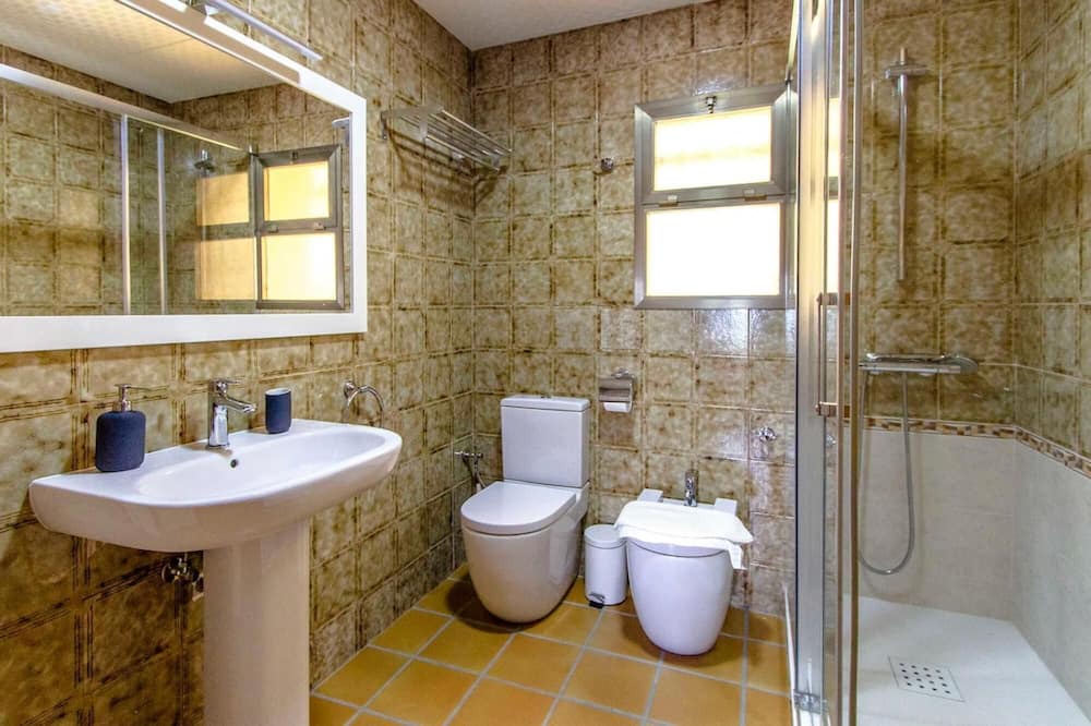 Photo of Bathroom in Rellinars
