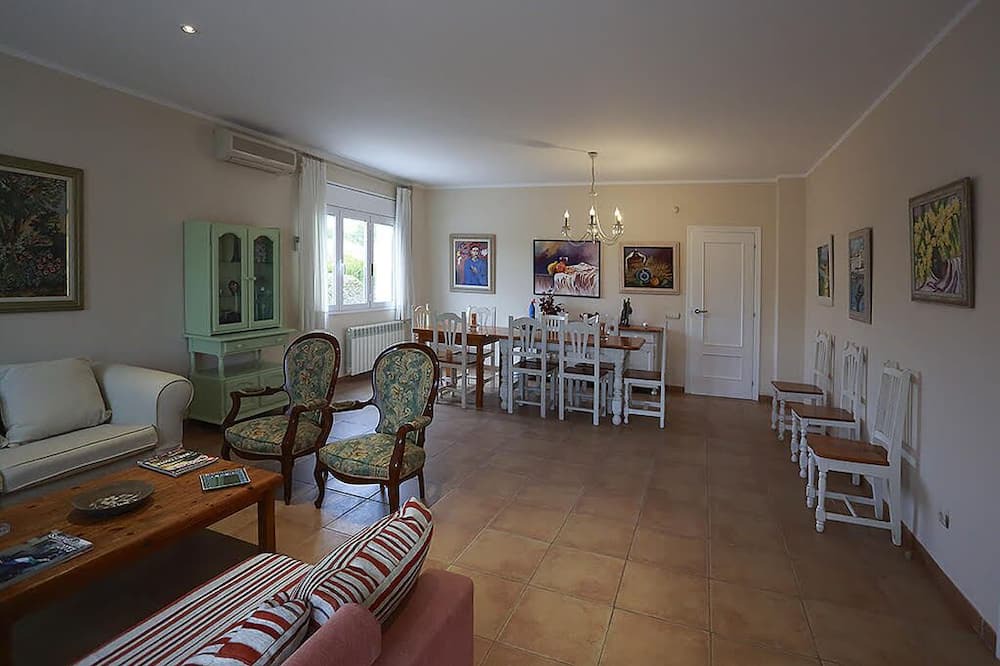 Photo of Livingroom in L Almadrava