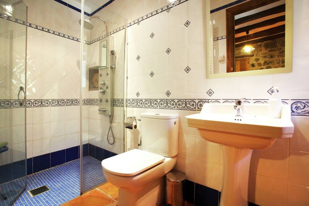 Photo of Bathroom in La Llacuna