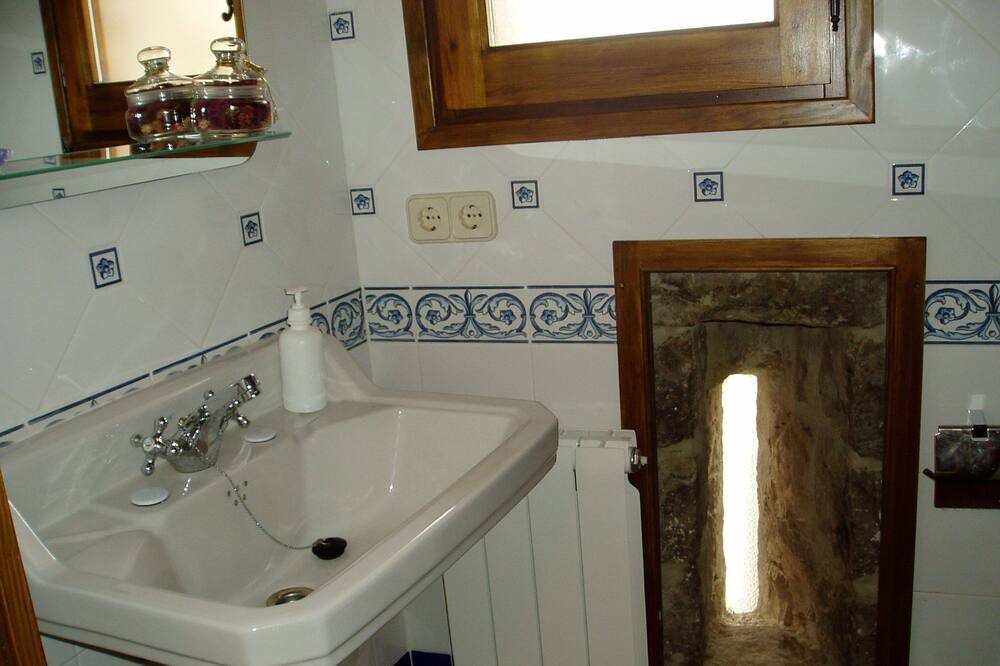 Photo of Bathroom in La Llacuna