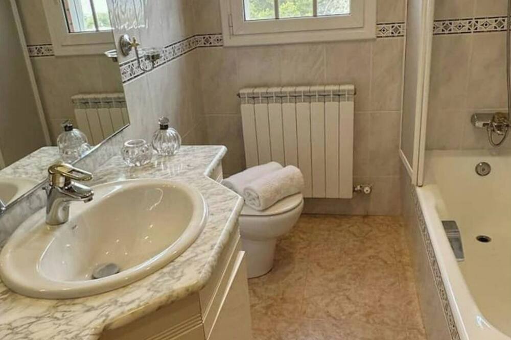 Photo of Bathroom in Canyelles