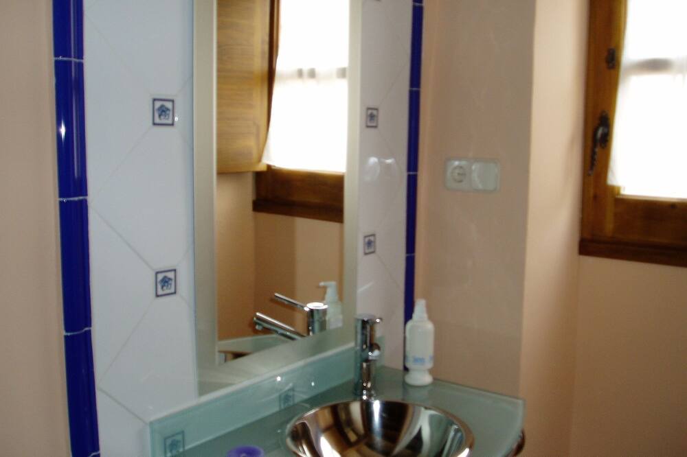 Photo of Bathroom in La Llacuna