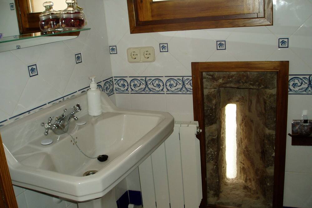 Photo of Bathroom in La Llacuna