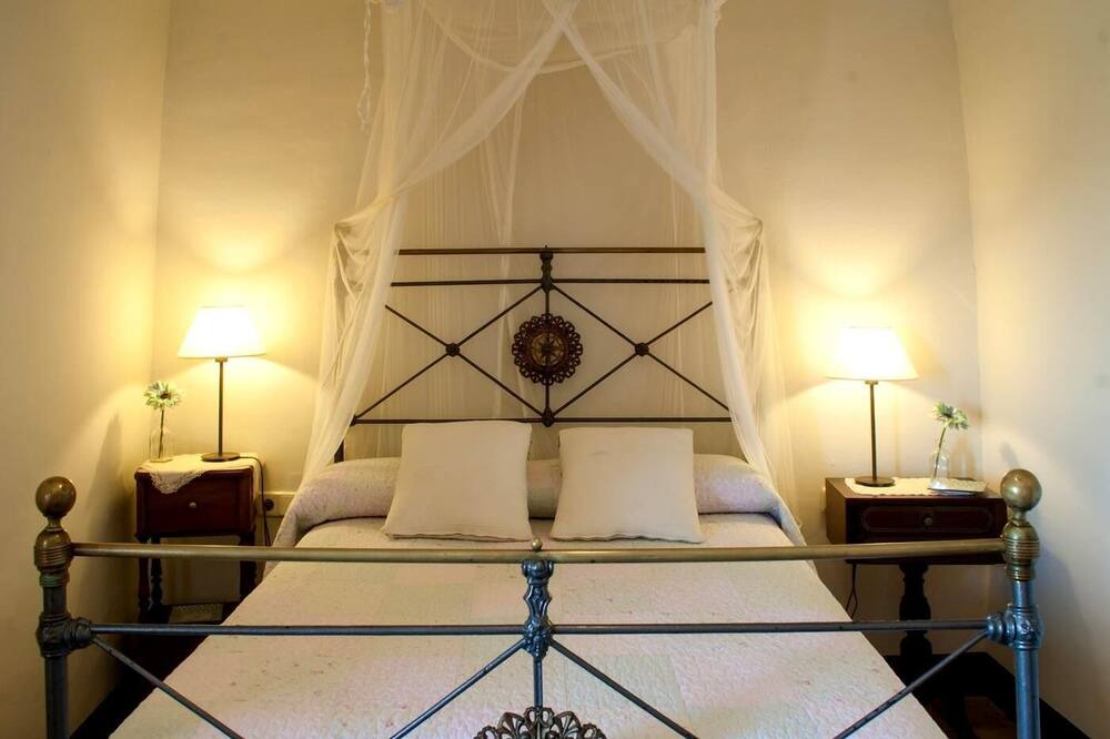 Photo of Bedroom in Viver i Serrateix