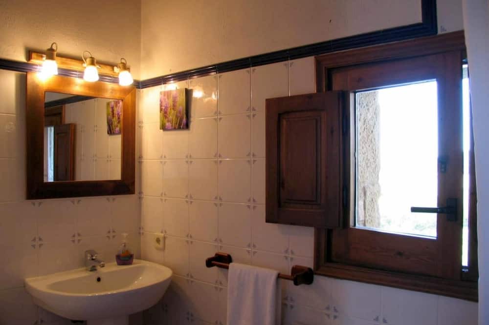 Photo of Bathroom in Viver i Serrateix
