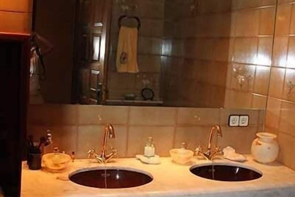 Photo of Bathroom in Orista