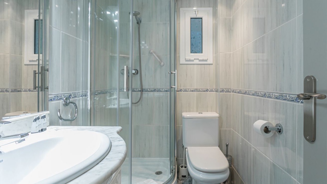 Photo of Bathroom in el Camp d'en Grassot i Gracia Nova