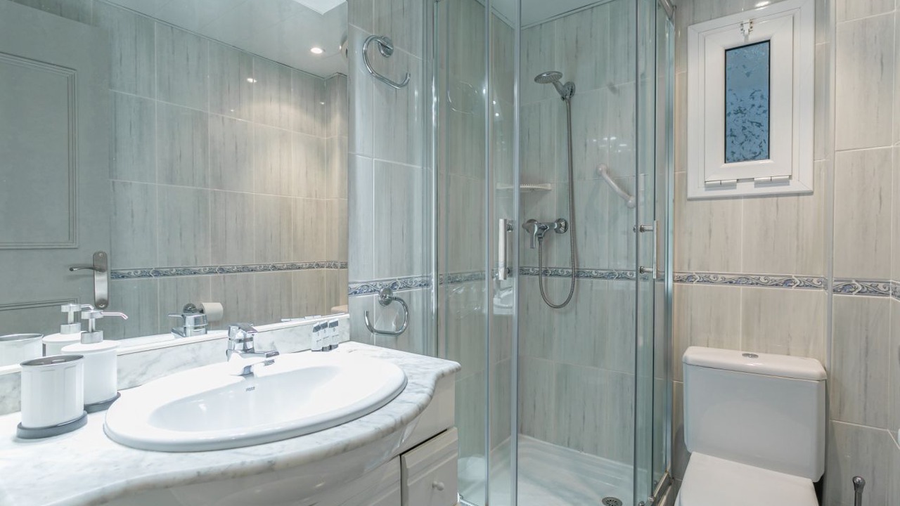 Photo of Bathroom in el Camp d'en Grassot i Gracia Nova