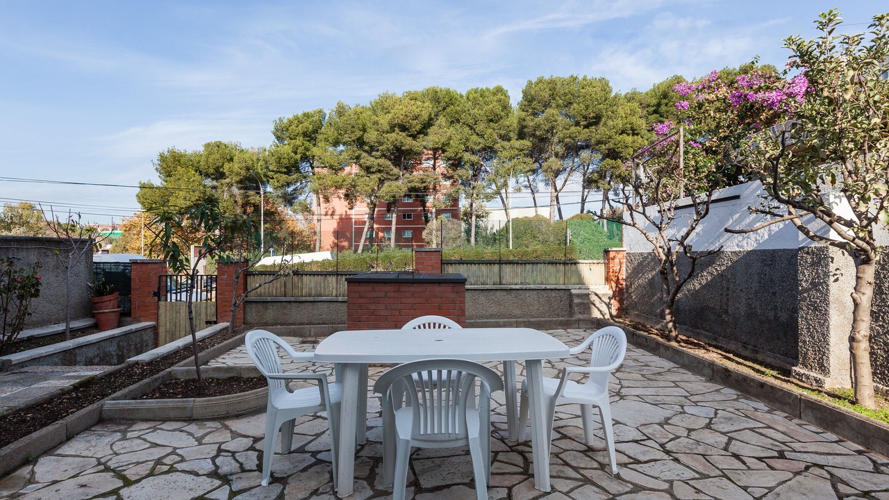 Photo of Outdoor in Rubi