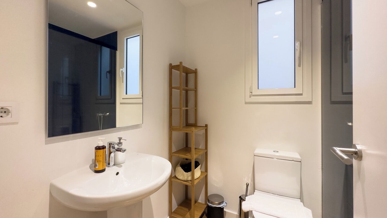 Photo of Bathroom in Sants