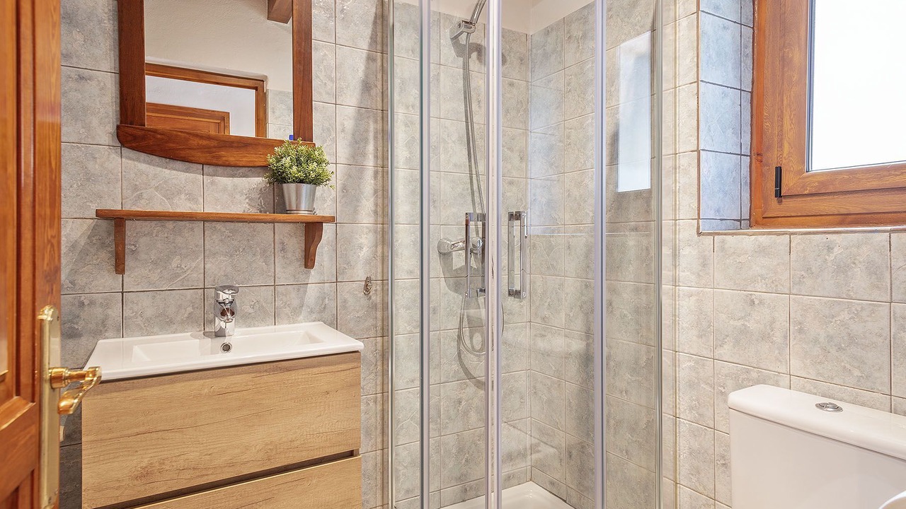 Photo of Bathroom in Arro