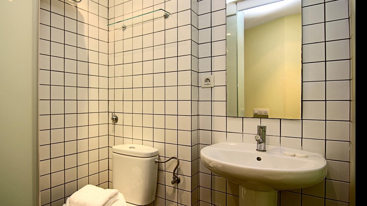 Photo of Bathroom in El Born
