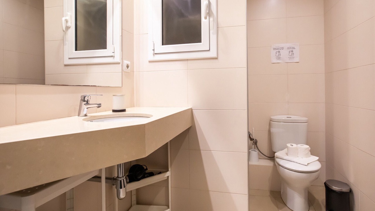 Photo of Bathroom in El Camp de l'Arpa del Clot