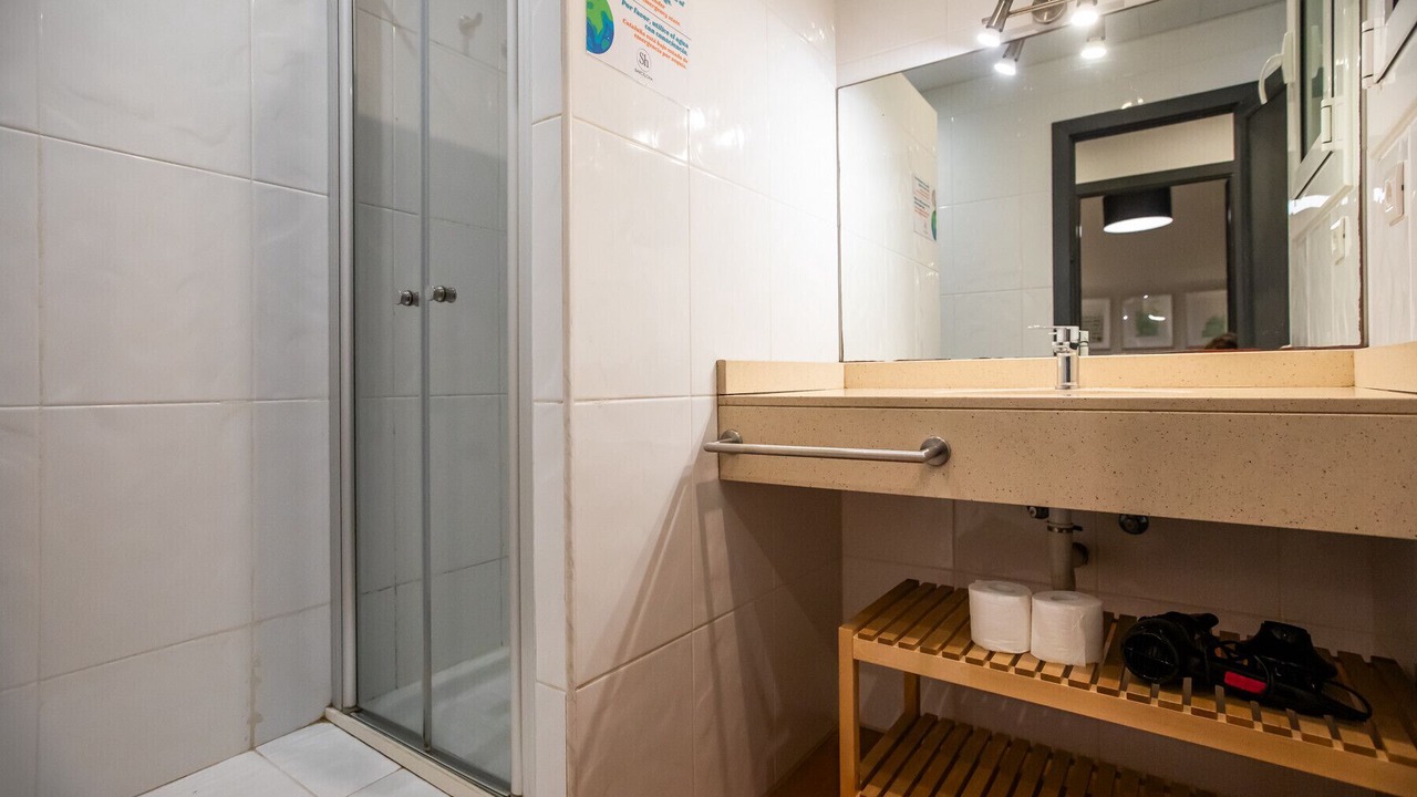 Photo of Bathroom in El Camp de l'Arpa del Clot