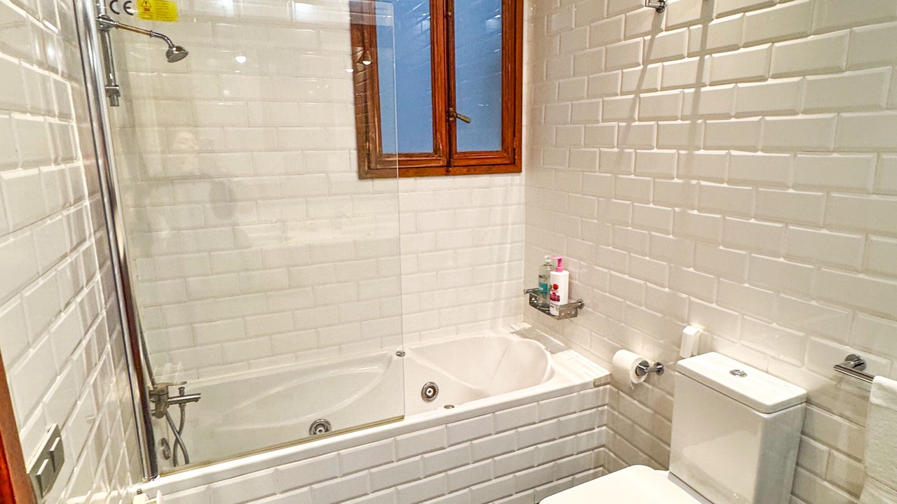 Photo of Bathroom in el Camp d'en Grassot i Gracia Nova