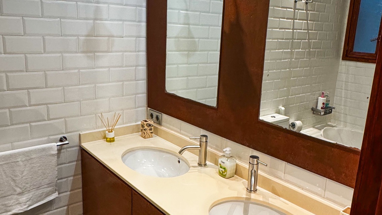 Photo of Bathroom in el Camp d'en Grassot i Gracia Nova