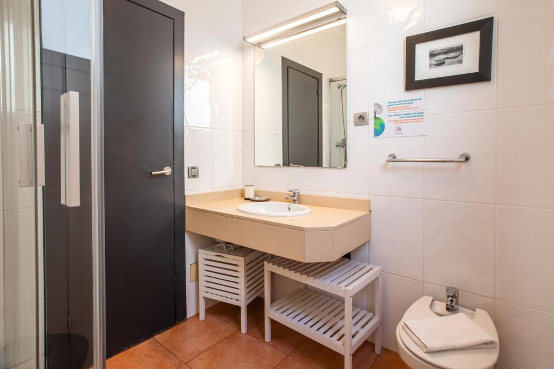 Photo of Bathroom in El Camp de l'Arpa del Clot