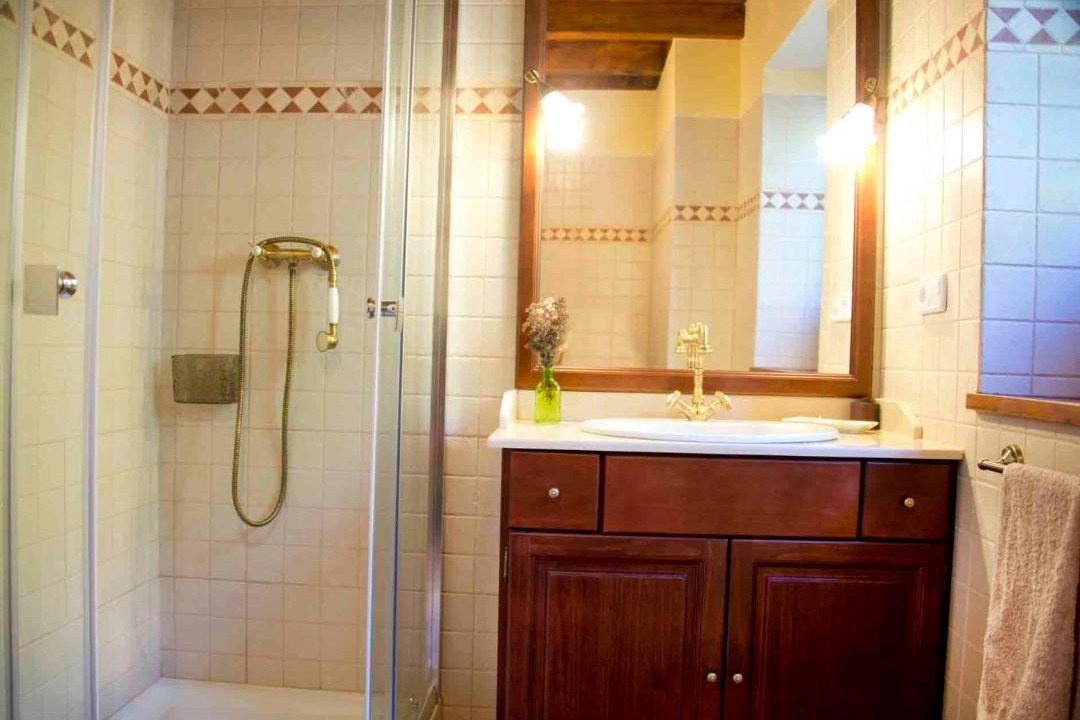 Photo of Bathroom in Arro