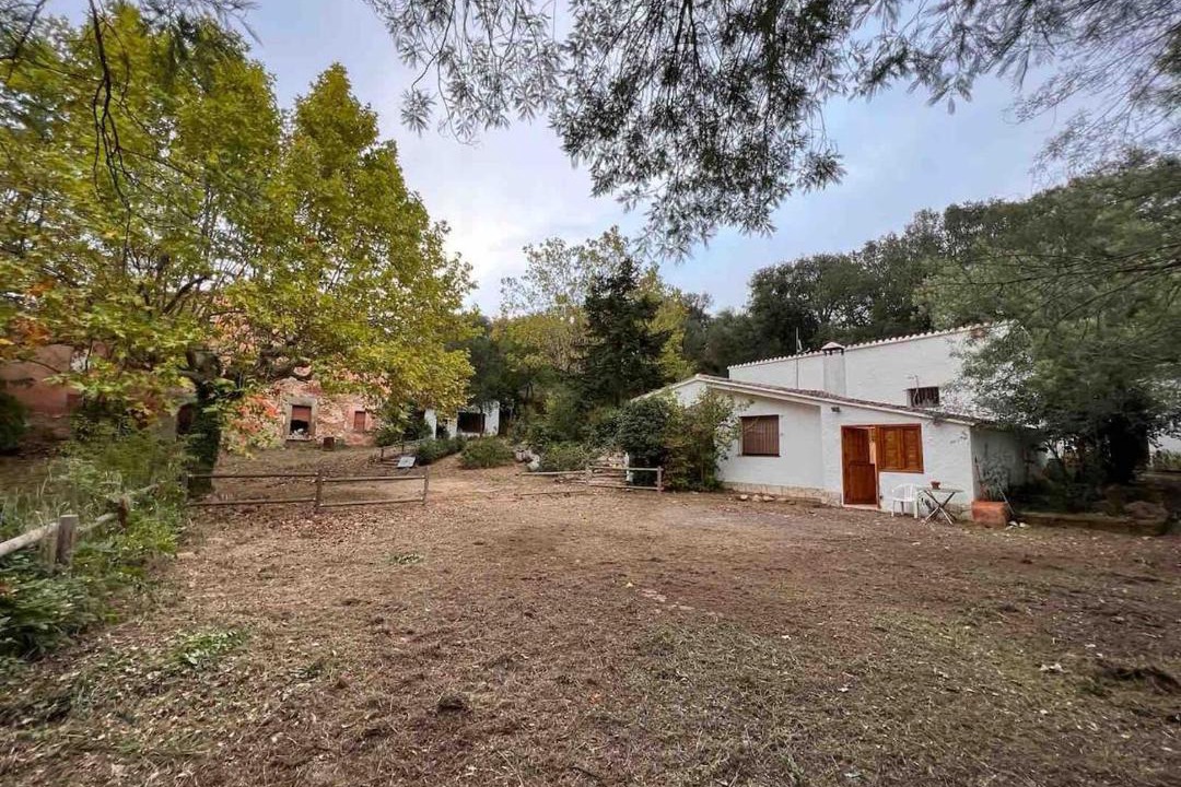 Photo of Buildings in Vallromanes
