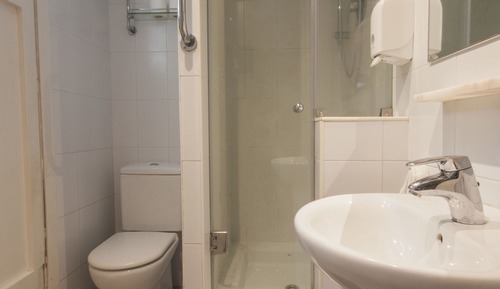 Habitación Familiar con baño privado