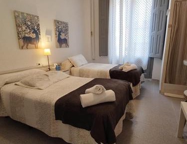Twin Room with Shared Toilet