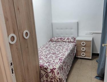 Single Room with Shared Bathroom